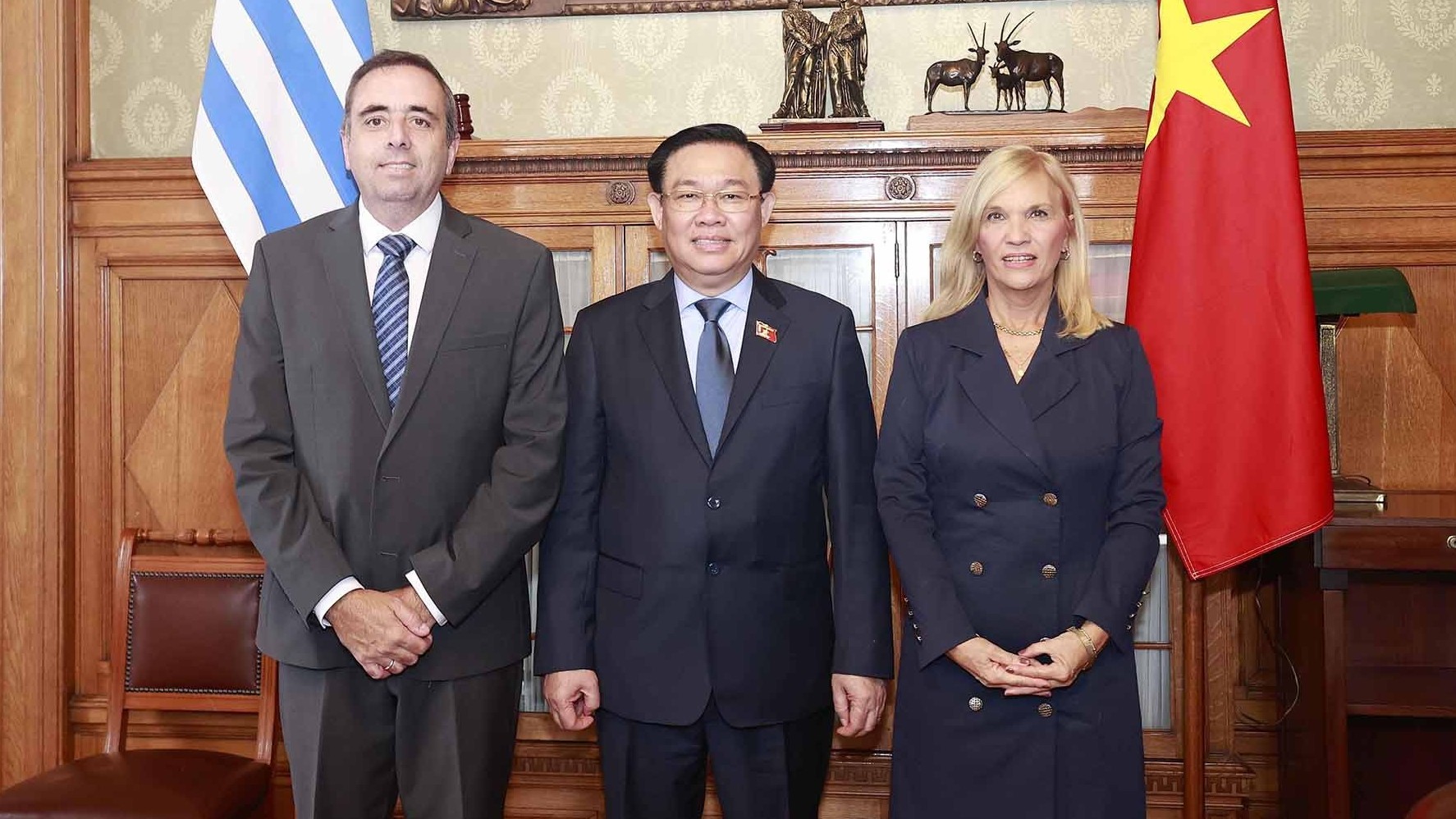 Chủ tịch Quốc hội Vương Đình Huệ hội đàm với Chủ tịch Thượng viện và Hạ viện Uruguay