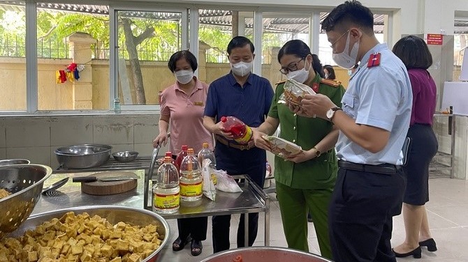 Mỗi năm, cả nước phát hiện gần 30.000 trường hợp vi phạm về an toàn, vệ sinh thực phẩm