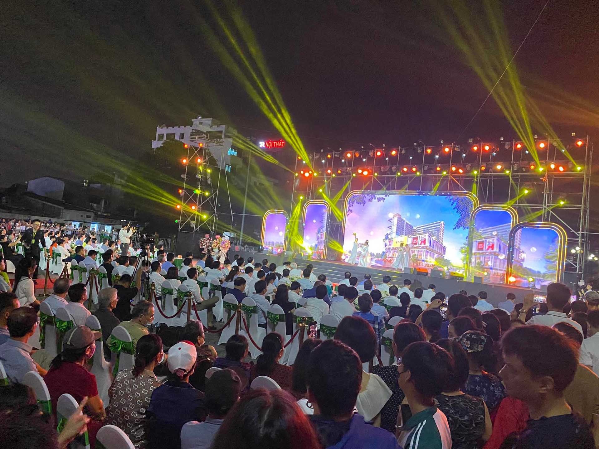 Sự kiện thu hút đông đảo người dân tham gia. Sự kiện thu hút đông đảo người dân tham gia.