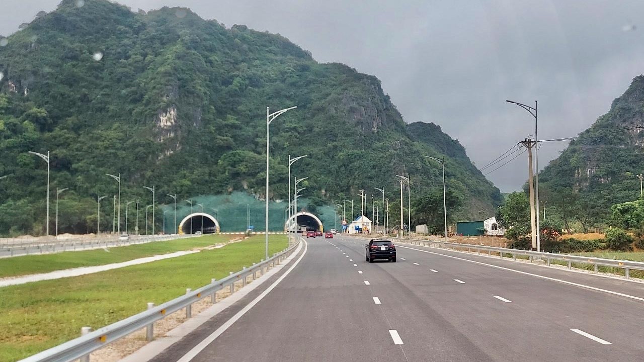 Kết luận của Bộ Chính trị về xây dựng kết cấu hạ tầng đồng bộ