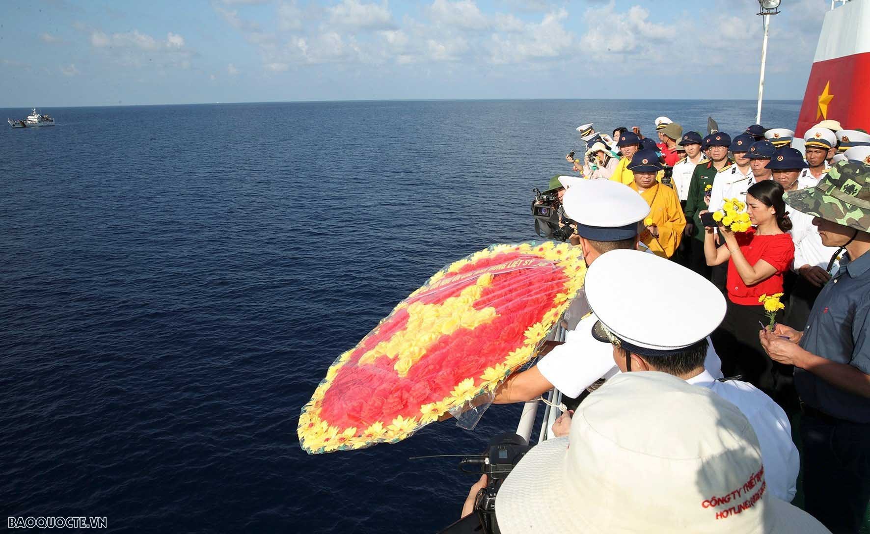 Xúc động Lễ tưởng các anh hùng liệt sĩ hy sinh tại quần đảo Trường Sa