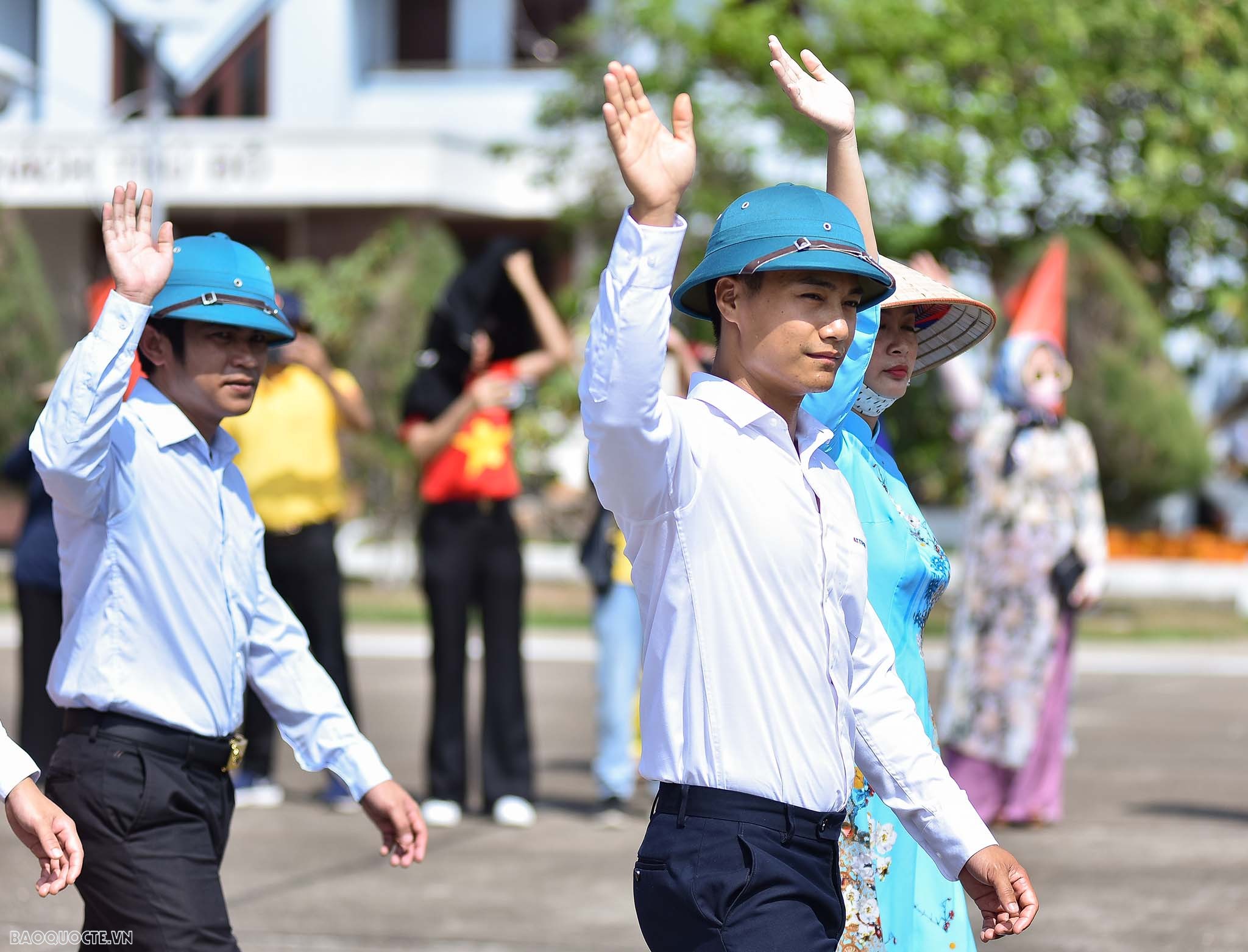 Thiêng liêng lễ chào cờ ở đảo Trường Sa