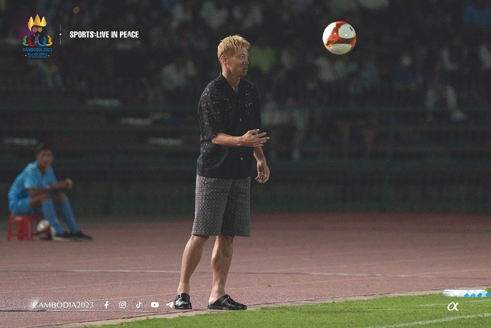 SEA Games 32: HLV Keisuke Honda ca ngợi chiến thắng của U22 Campuchia