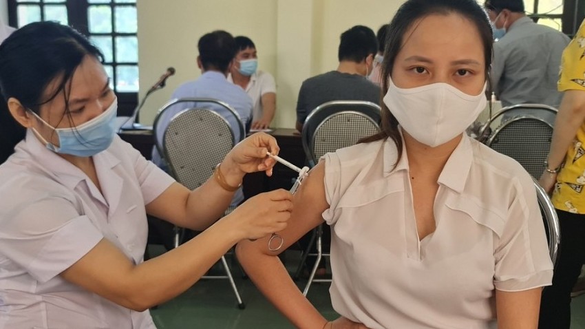 Covid-19 ngày 30/4: Gần 2.000 ca mắc mới, 3 ca tử vong và 654 người khỏi bệnh