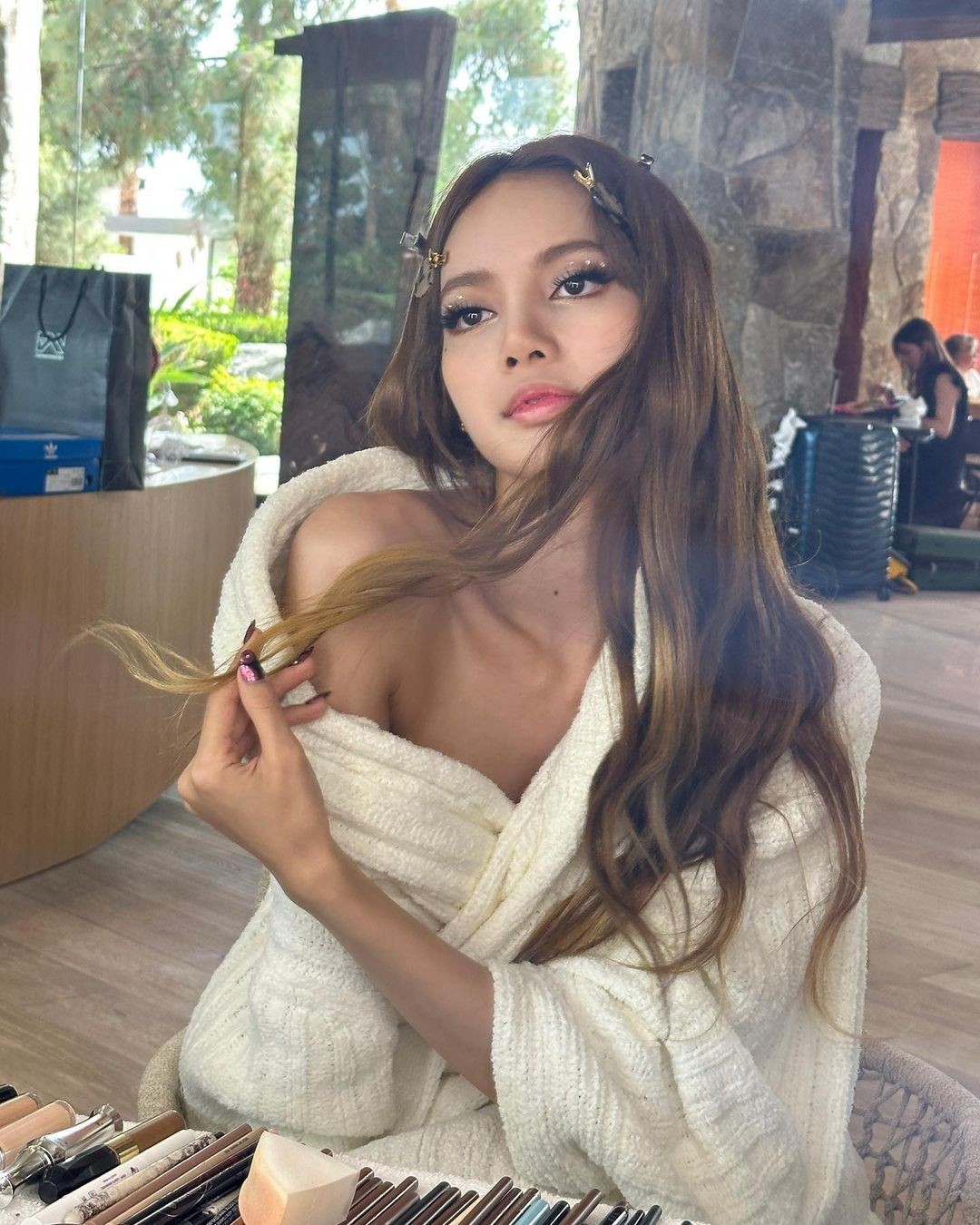 Lisa BlackPink khoe ảnh gợi cảm