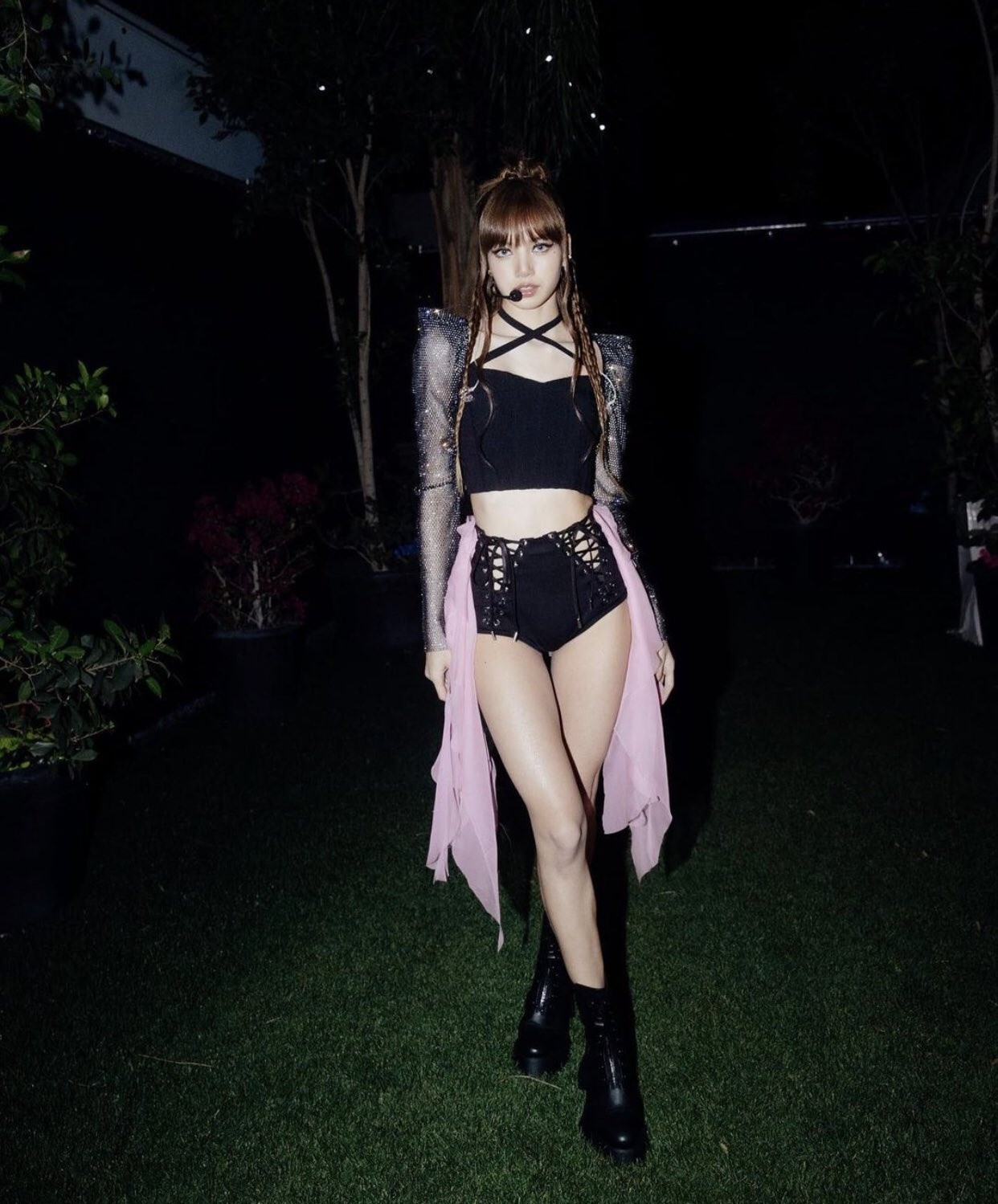 Lisa BlackPink khoe ảnh gợi cảm