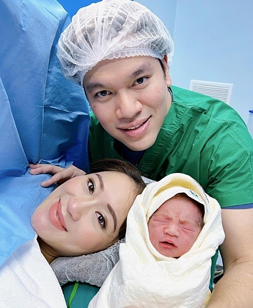 Ứng cử viên Thủ tướng Thái Lan hạ sinh con đầu lòng, khẳng định sẽ sớm quay lại tranh cử Ứng cử viên Thủ tướng Thái Lan hạ sinh con đầu lòng, khẳng định sẽ sớm quay lại tranh cử