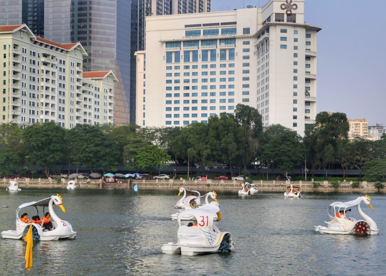 Dịp nghỉ lễ 30/4-1/5, công viên Thủ Lệ thu hút hàng nghìn lượt khách/ngày