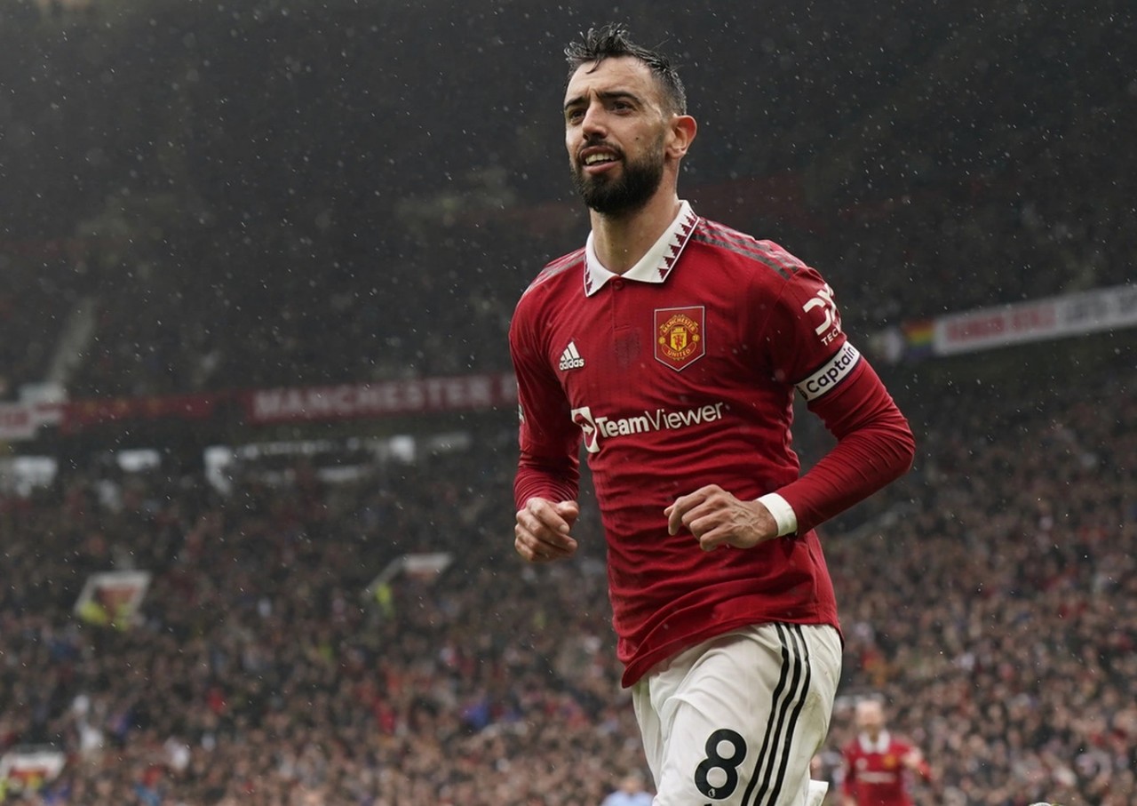 Vào sân từ phút 86, Maguire không được trao băng đội trưởng Man Utd