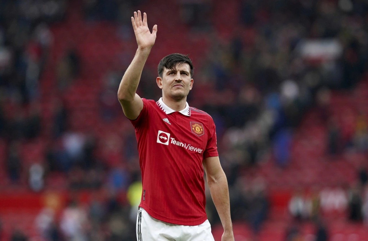 Vào sân từ phút 86, Maguire không được trao băng đội trưởng Man Utd