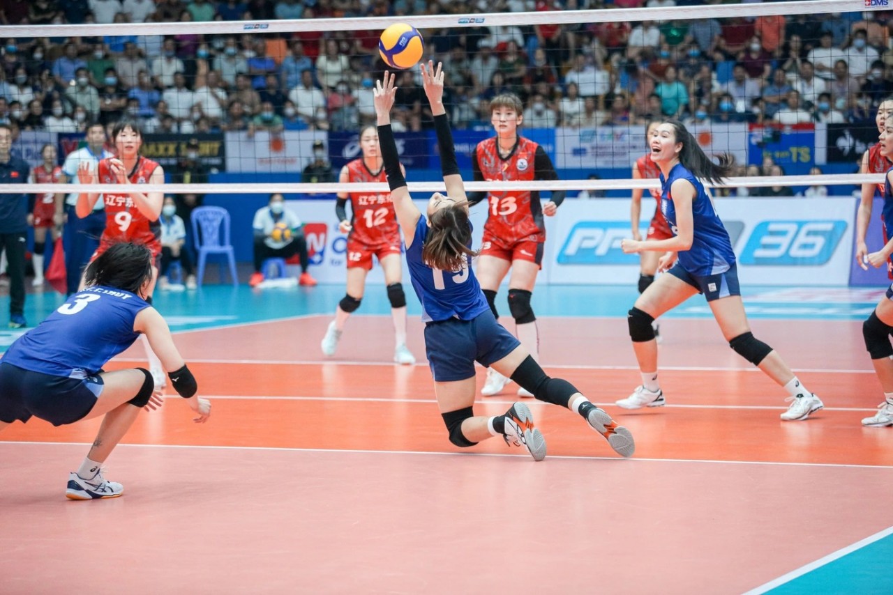 Bóng chuyền nữ Việt Nam chiến thắng bất ngờ trước đại diện Trung Quốc tại giải đấu khu vực. Đội tuyển bóng chuyền nữ Việt Nam làm nên lịch sử. (Nguồn: AVC)
