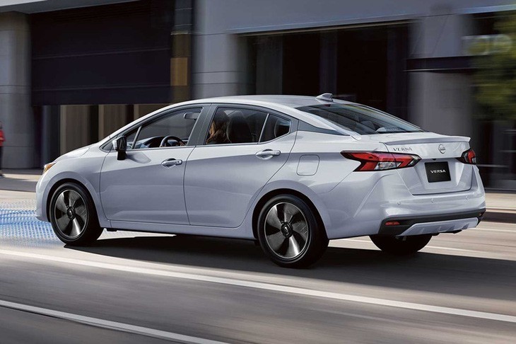 Đuôi xe không có quá nhiều thay đổi so với phiên bản Almera cũ Đuôi xe không có quá nhiều thay đổi so với phiên bản Almera cũ