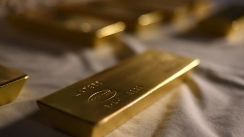 Giá vàng hôm nay 16/8/2023: Giá vàng tiếp tục đi lùi, áp lực giảm sẽ còn mạnh, quỹ đầu tư đang ồ ạt bán ra?