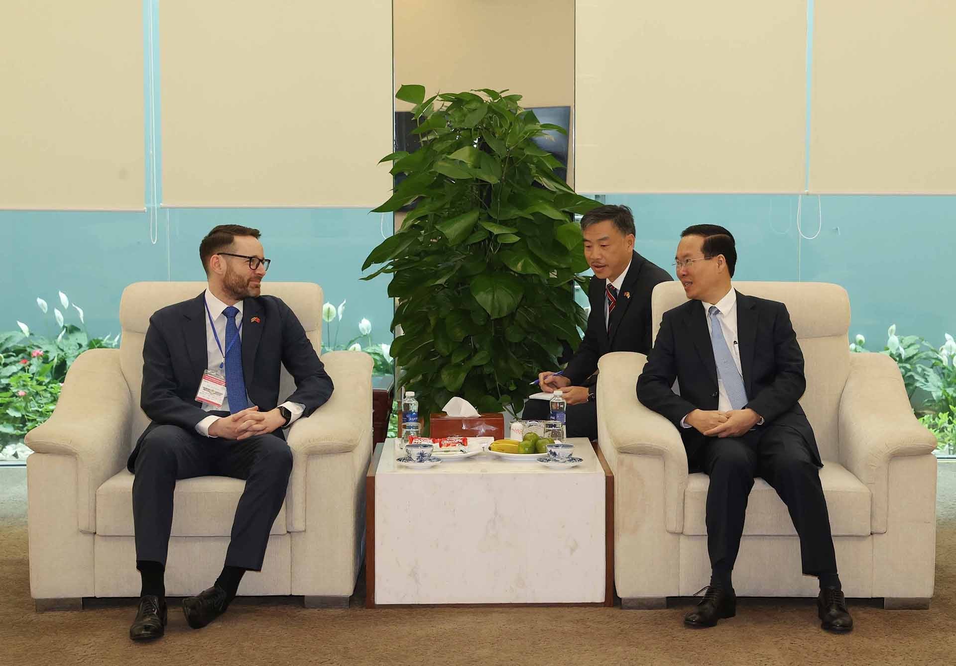 Chủ tịch nước Võ Văn Thưởng lên đường tham dự Lễ đăng quang của Nhà vua Anh Charles III