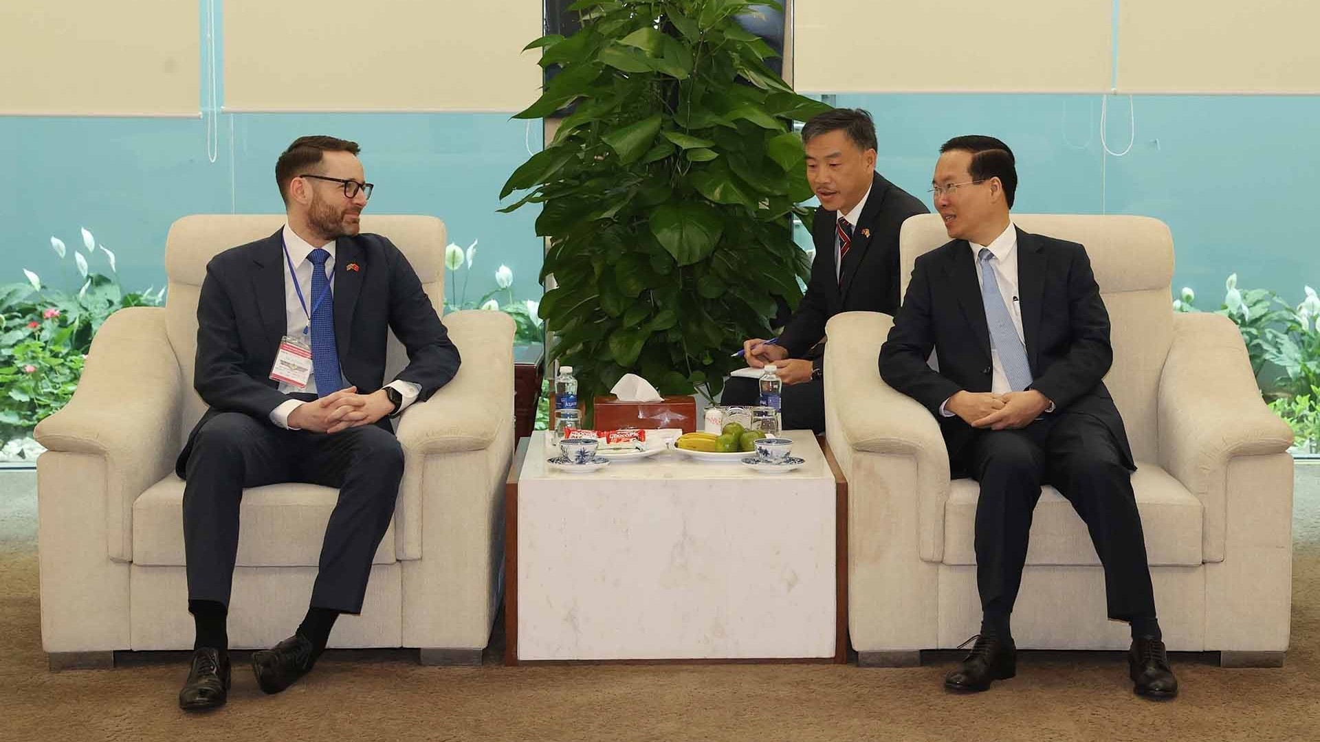 Chủ tịch nước Võ Văn Thưởng lên đường tham dự Lễ đăng quang của Nhà vua Anh Charles III