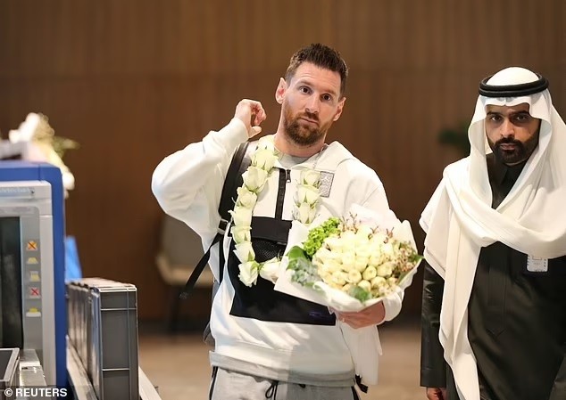 Truyền thông: Messi đã đá trận cuối cho PSG và suy nghĩ về lời mời thi đấu tại Saudi Arabia? Truyền thông: Messi đã đá trận cuối cho PSG và suy nghĩ về lời mời thi đấu tại Saudi Arabia?