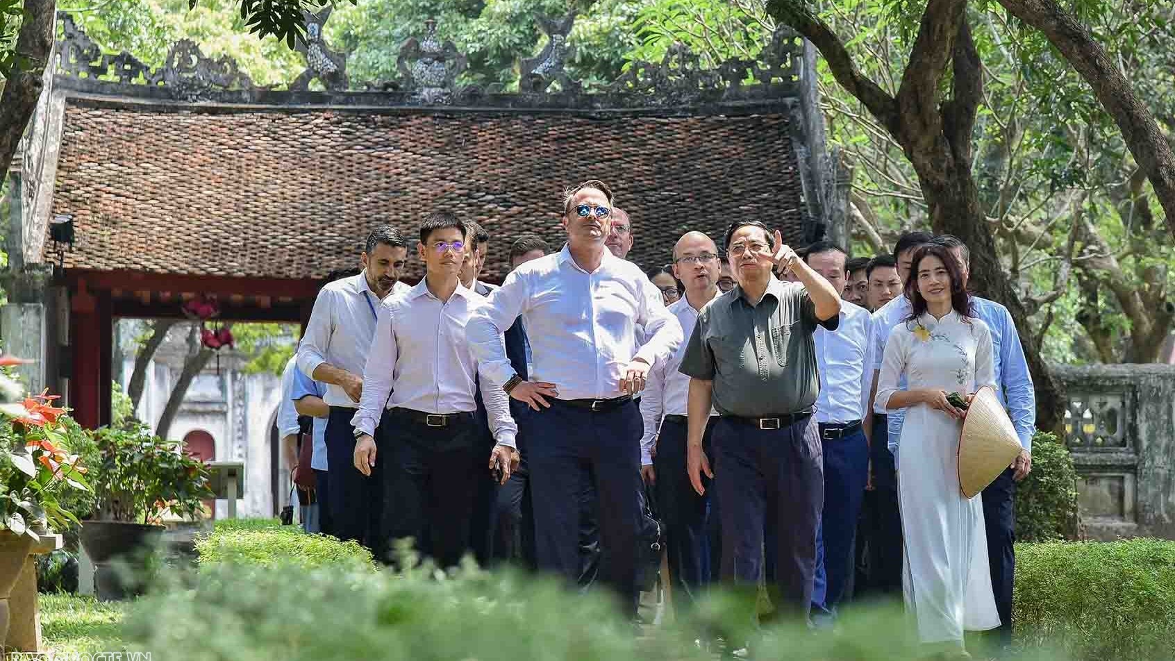 Thủ tướng Luxembourg thăm Văn Miếu-Quốc Tử Giám và Bảo tàng Mỹ thuật Việt Nam