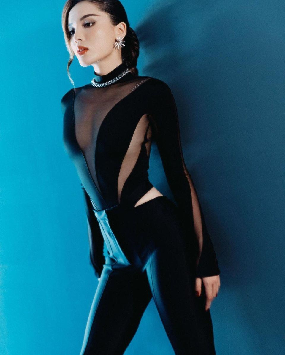 Sao Việt: Lý Nhã Kỳ thả thính đỉnh cao, NSND Thu Hà hóa cô thôn nữ Sao Việt: Lý Nhã Kỳ thả thính đỉnh cao, NSND Thu Hà hóa cô thôn nữ