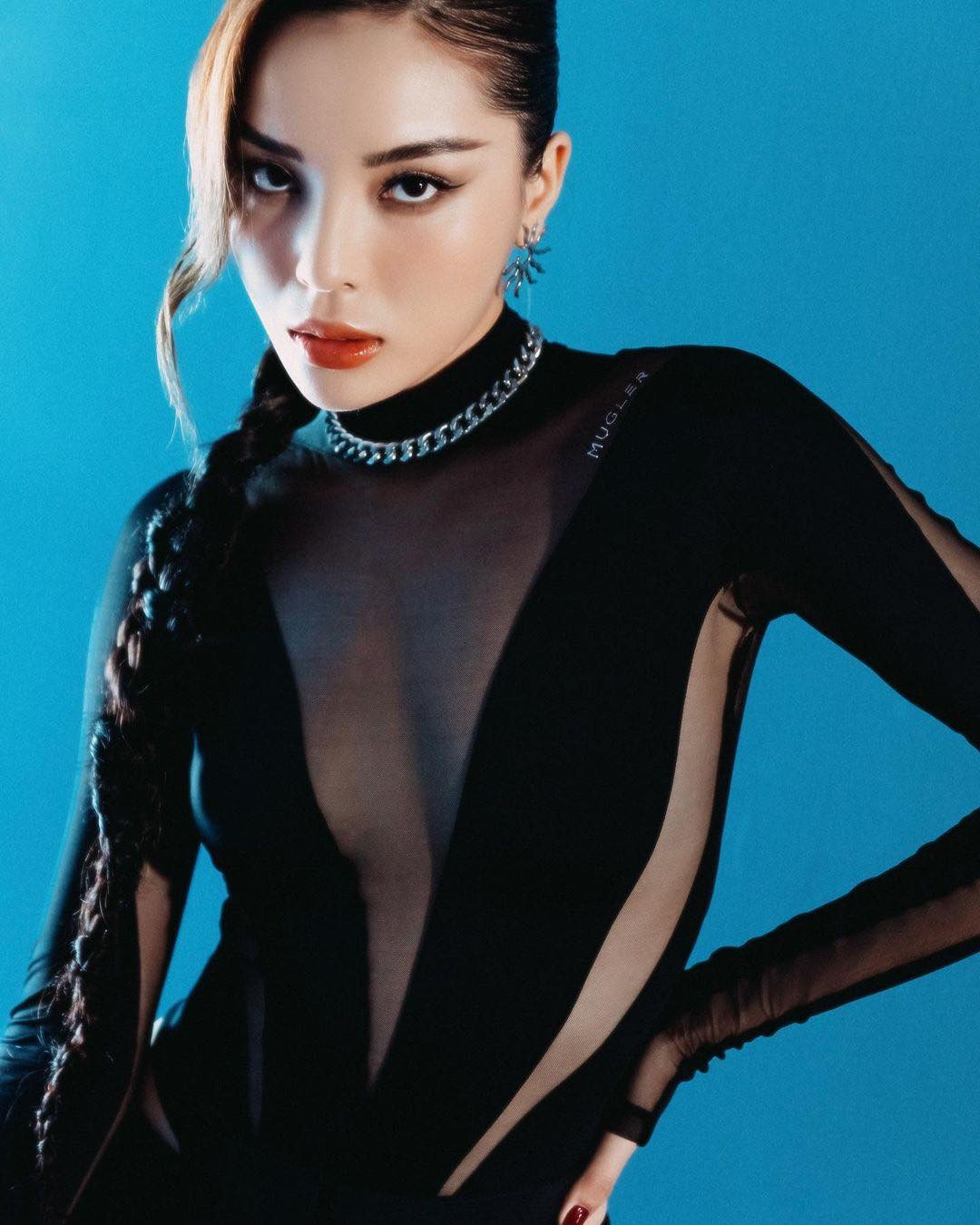 Sao Việt: Lý Nhã Kỳ thả thính đỉnh cao, NSND Thu Hà hóa cô thôn nữ Sao Việt: Lý Nhã Kỳ thả thính đỉnh cao, NSND Thu Hà hóa cô thôn nữ