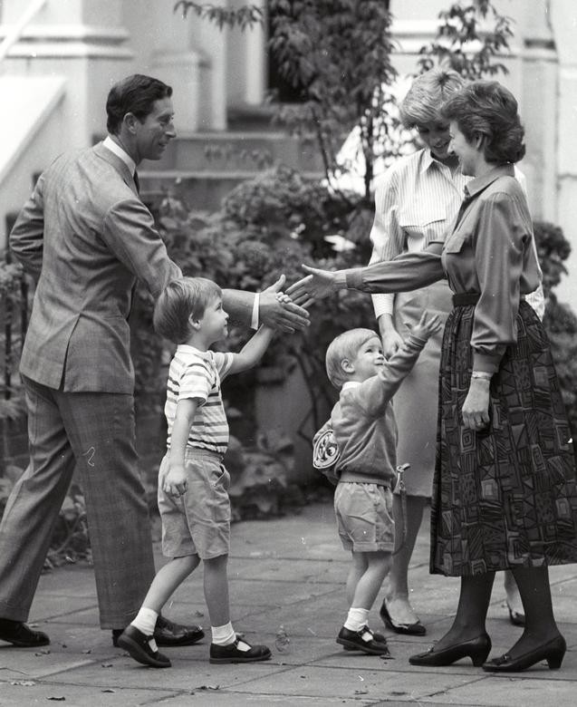 Cuộc đời của Vua Charles III: Từ hoàng tử bé đến ngai vàng