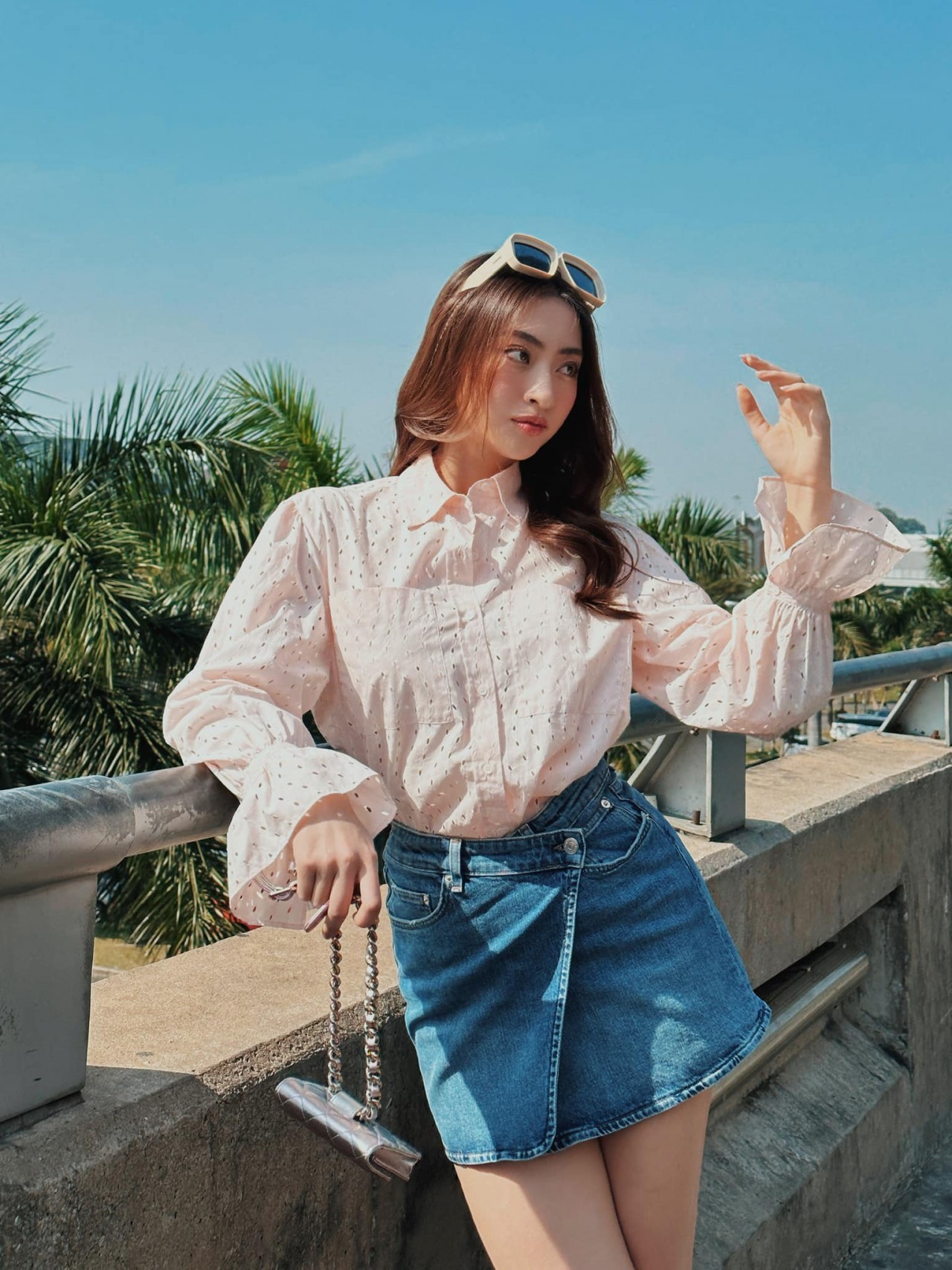 Thời trang đời thường năng động của Lương Thùy Linh