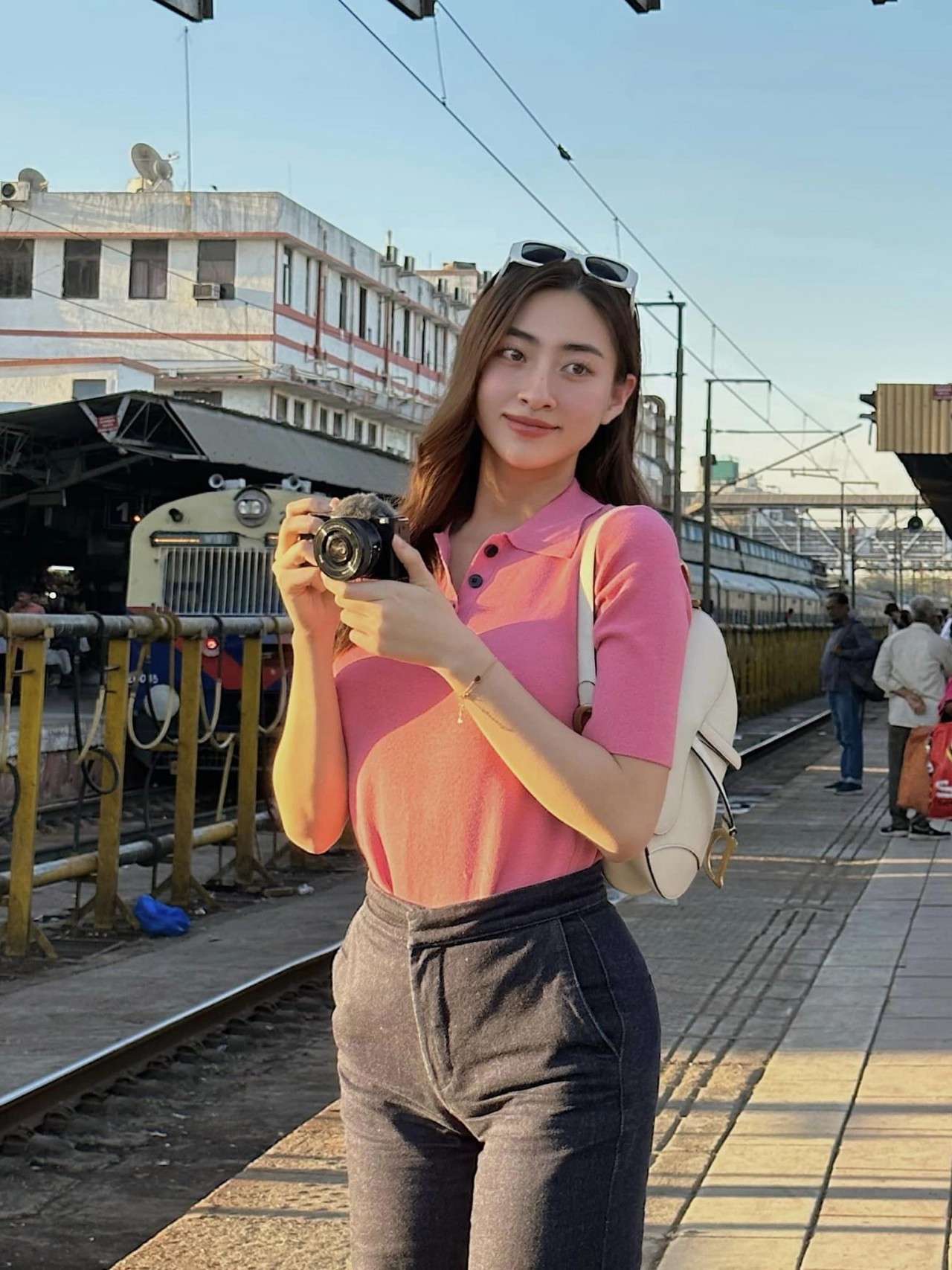 Thời trang đời thường năng động của Lương Thùy Linh