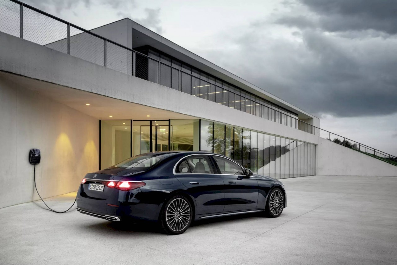 Cận cảnh chi tiết xe điện Mercedes-Benz E-Class 2024 Cận cảnh chi tiết xe điện Mercedes-Benz E-Class 2024