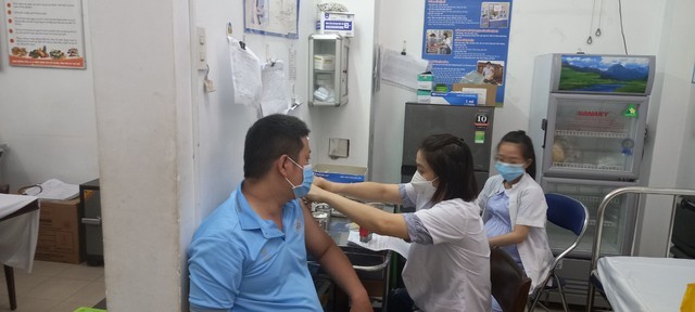 Ngành y tế khuyến cáo người dân nên tiêm vaccine Covid-19 đầy đủ. (Nguồn: SK&ĐS) Ngành y tế khuyến cáo người dân nên tiêm vaccine Covid-19 đầy đủ. (Nguồn: SK&ĐS)