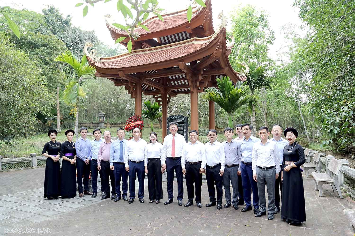 Đoàn Trưởng cơ quan đại diện Việt Nam ở nước ngoài làm việc tại tỉnh Tuyên Quang