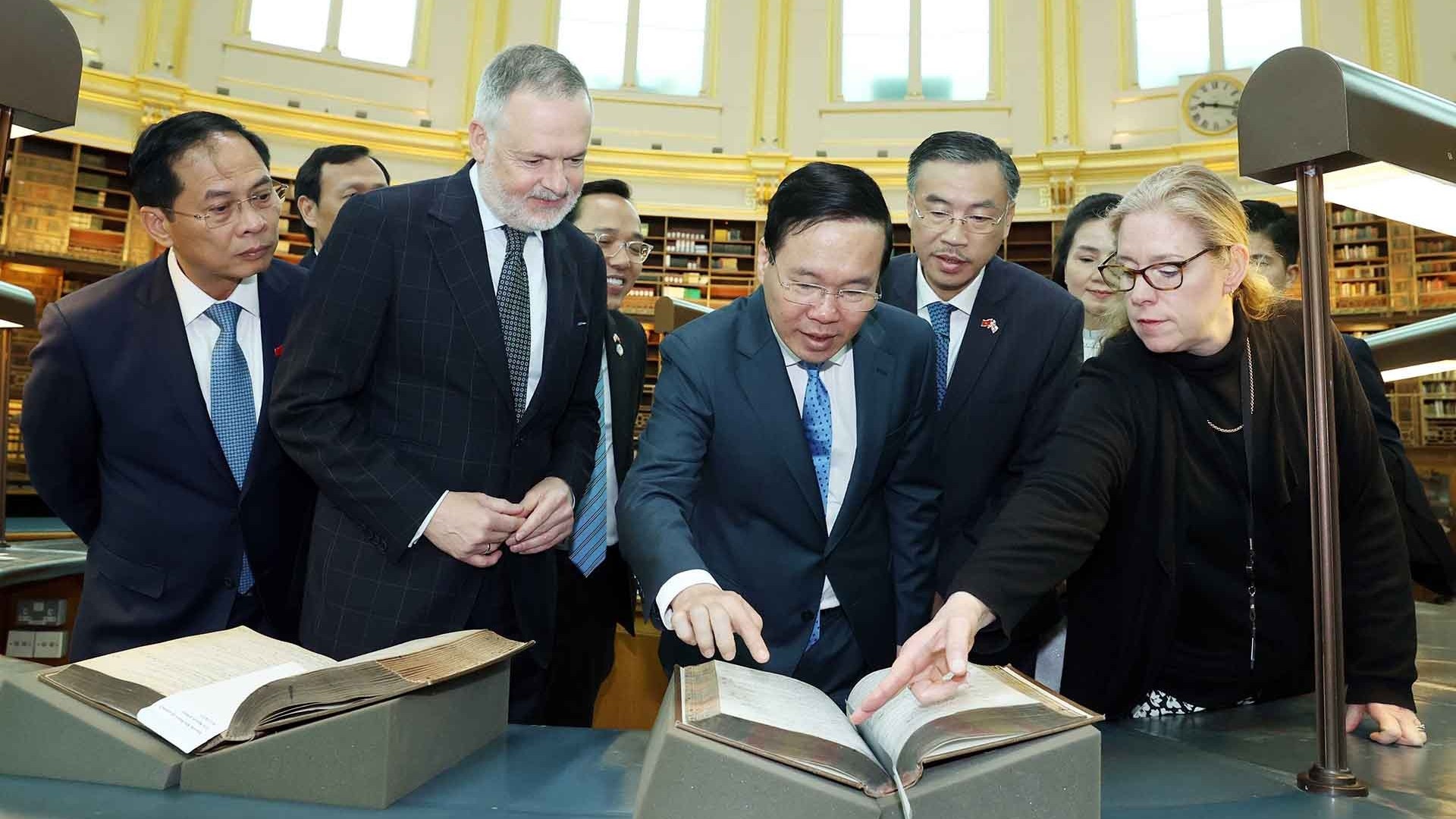 Chủ tịch nước Võ Văn Thưởng tham quan Bảo tàng Anh, nơi Karl Marx từng làm việc và nghiên cứu