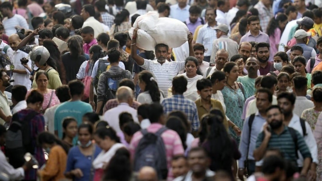 Trở thành quốc gia đông dân nhất thế giới, Ấn Độ có được lợi thế vàng trong cuộc 'so găng' với Trung Quốc?