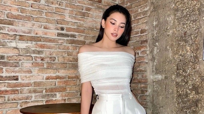 Hoa hậu Tiểu Vy khoe khéo ưu điểm hình thể, ngày càng ngọt ngào, quyến rũ