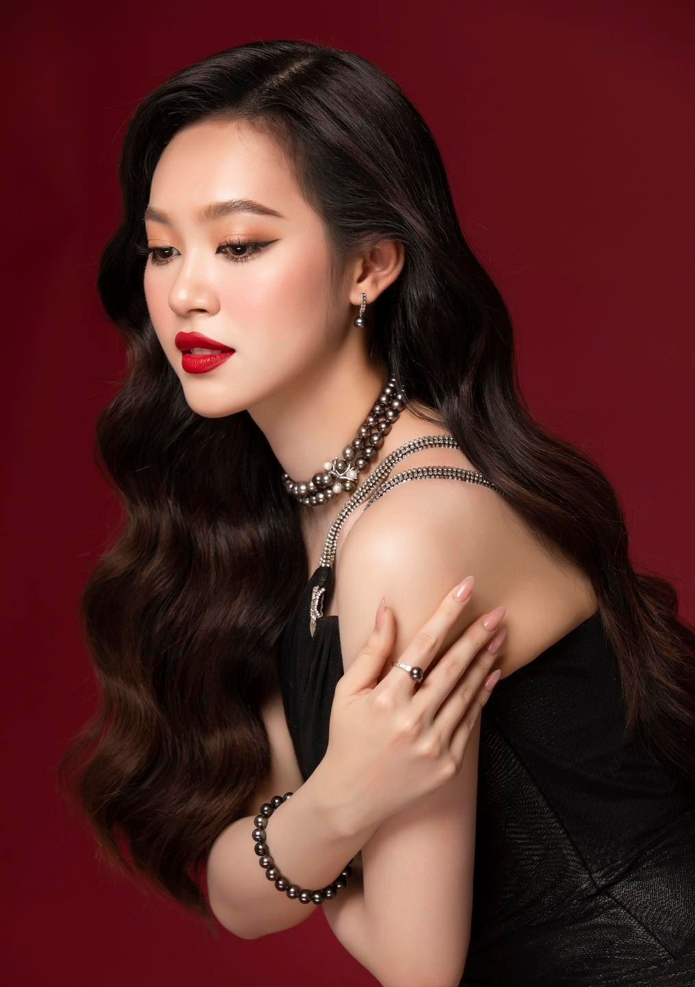 Á hậu Trịnh Thùy Linh