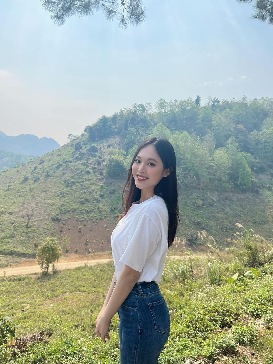 Á hậu Trịnh Thùy Linh