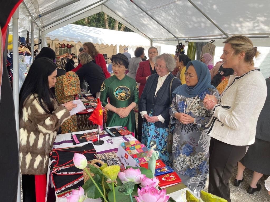 Giới thiệu sản phẩm dệt may truyền thống của các nước ASEAN tại Hà Lan