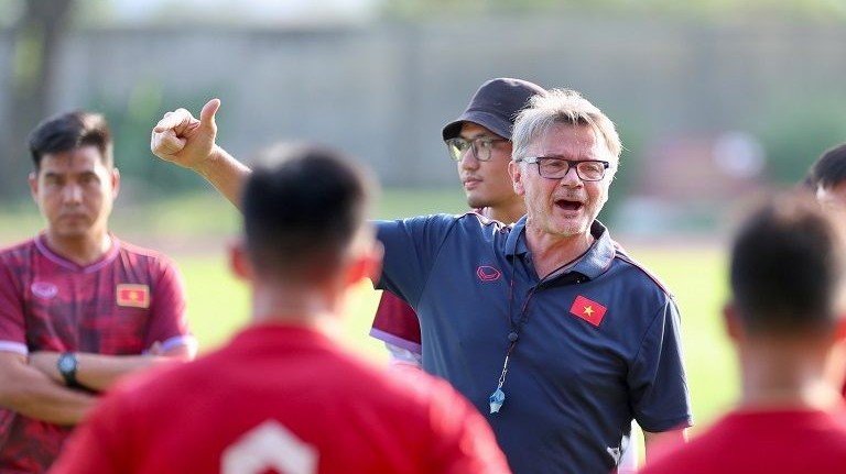 SEA Games 32: U22 Việt Nam đang dẫn đầu bảng B bóng đá nam do chưa có thẻ phạt