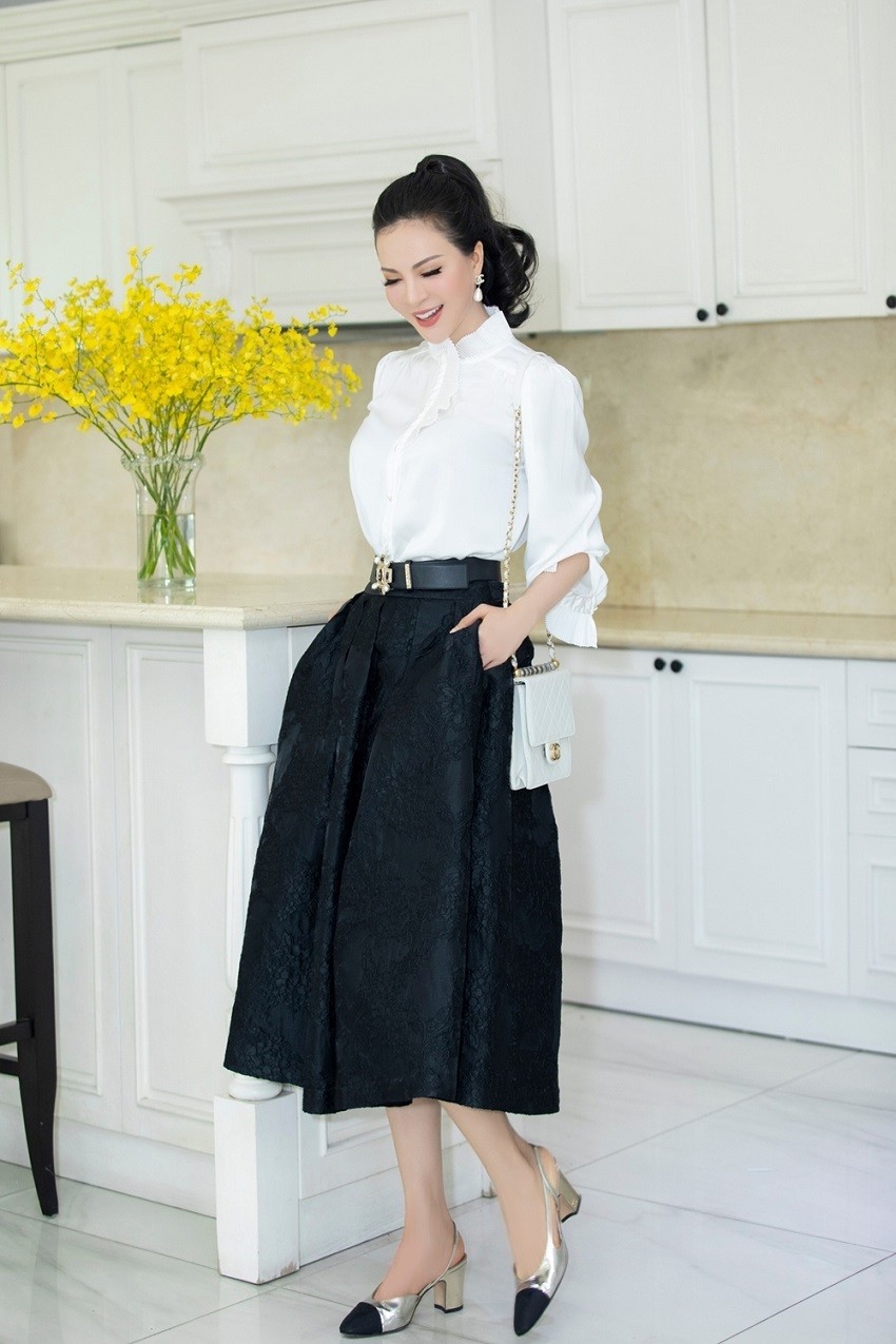 MC Thanh Mai chia sẻ bí quyết mặc đẹp, nổi bật vòng eo nhỏ, thanh lịch và sang trọng