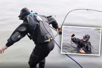 Trung Quốc: Người đàn ông thu nhập cao bằng nghề tìm kiếm đồ vật rơi xuống hồ