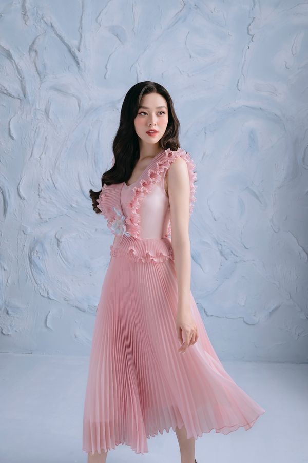 Á hậu Tường San đẹp xuất sắc trong...