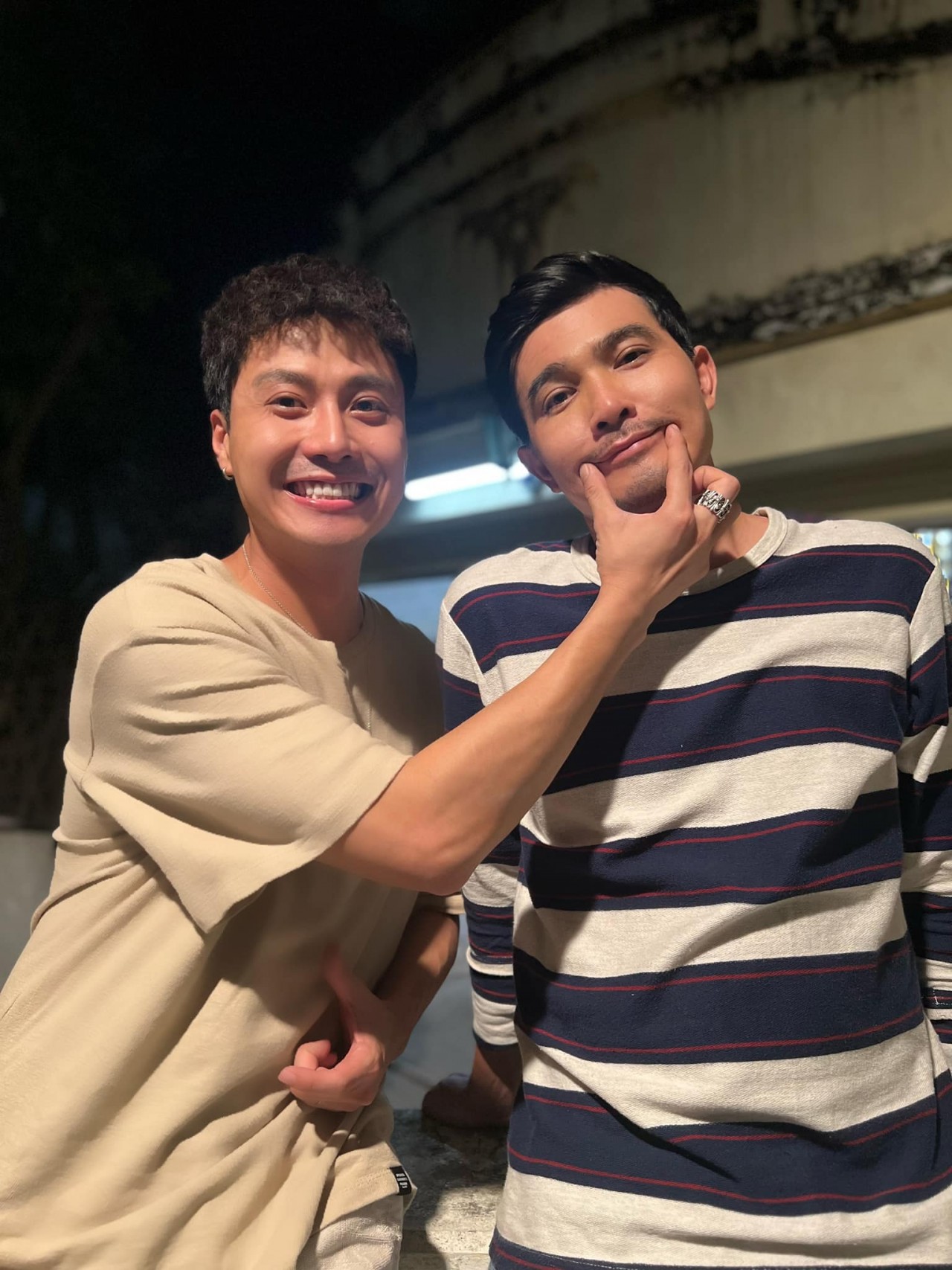 Soi hậu trường hài hước, đáng yêu phim Gia đình mình vui bất thình lình