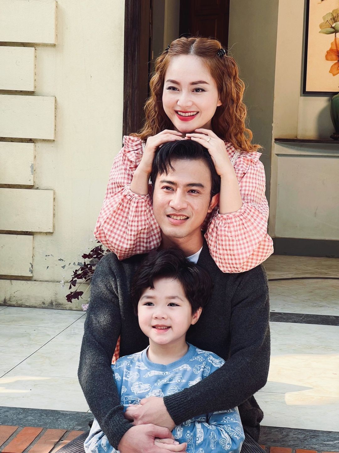 Soi hậu trường hài hước, đáng yêu phim Gia đình mình vui bất thình lình