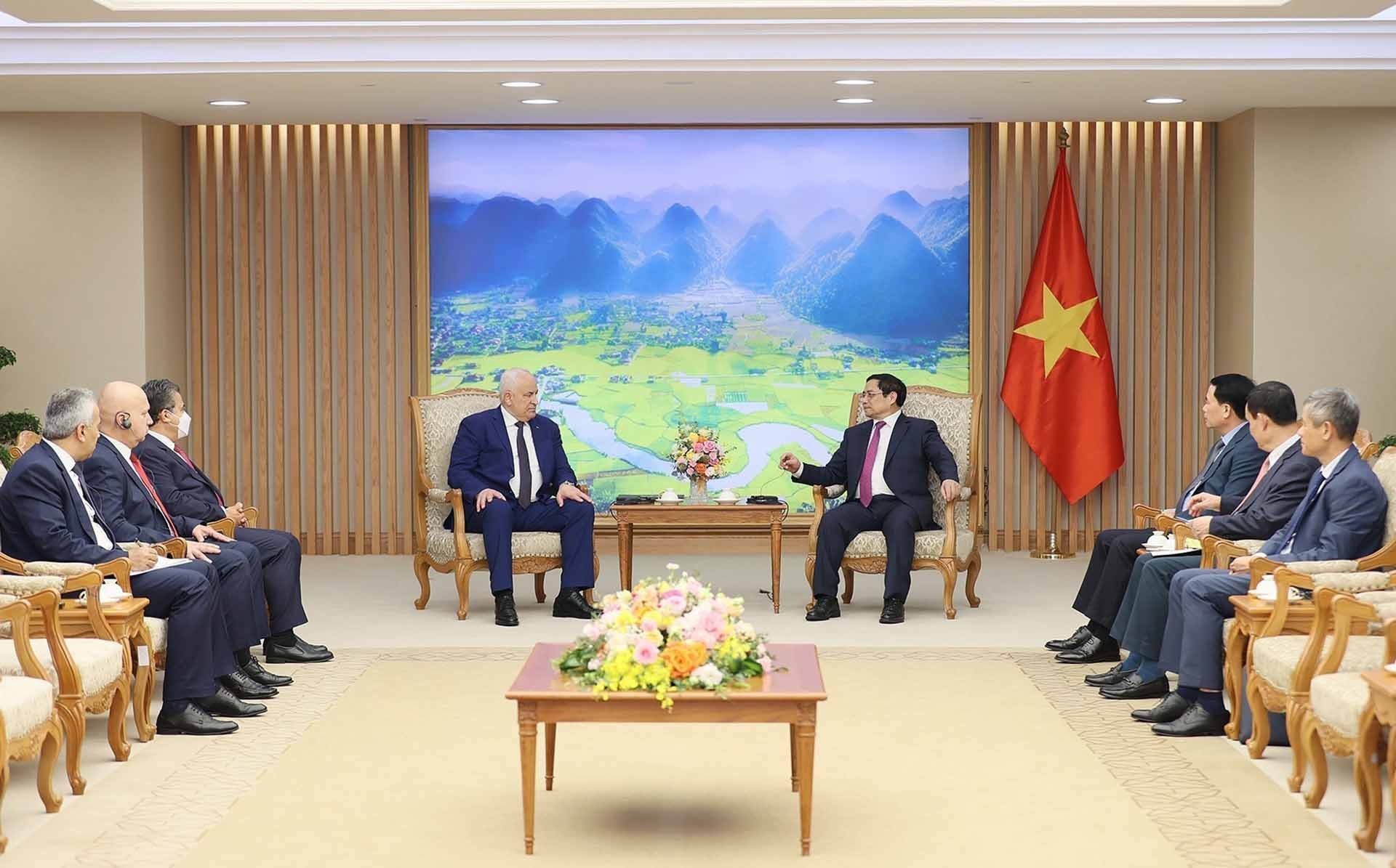 Thủ tướng Phạm Minh Chính tiếp ông Ziad Hab al-Reeh, Bộ trưởng Bộ Nội vụ Palestine. (Nguồn: TTXVN)