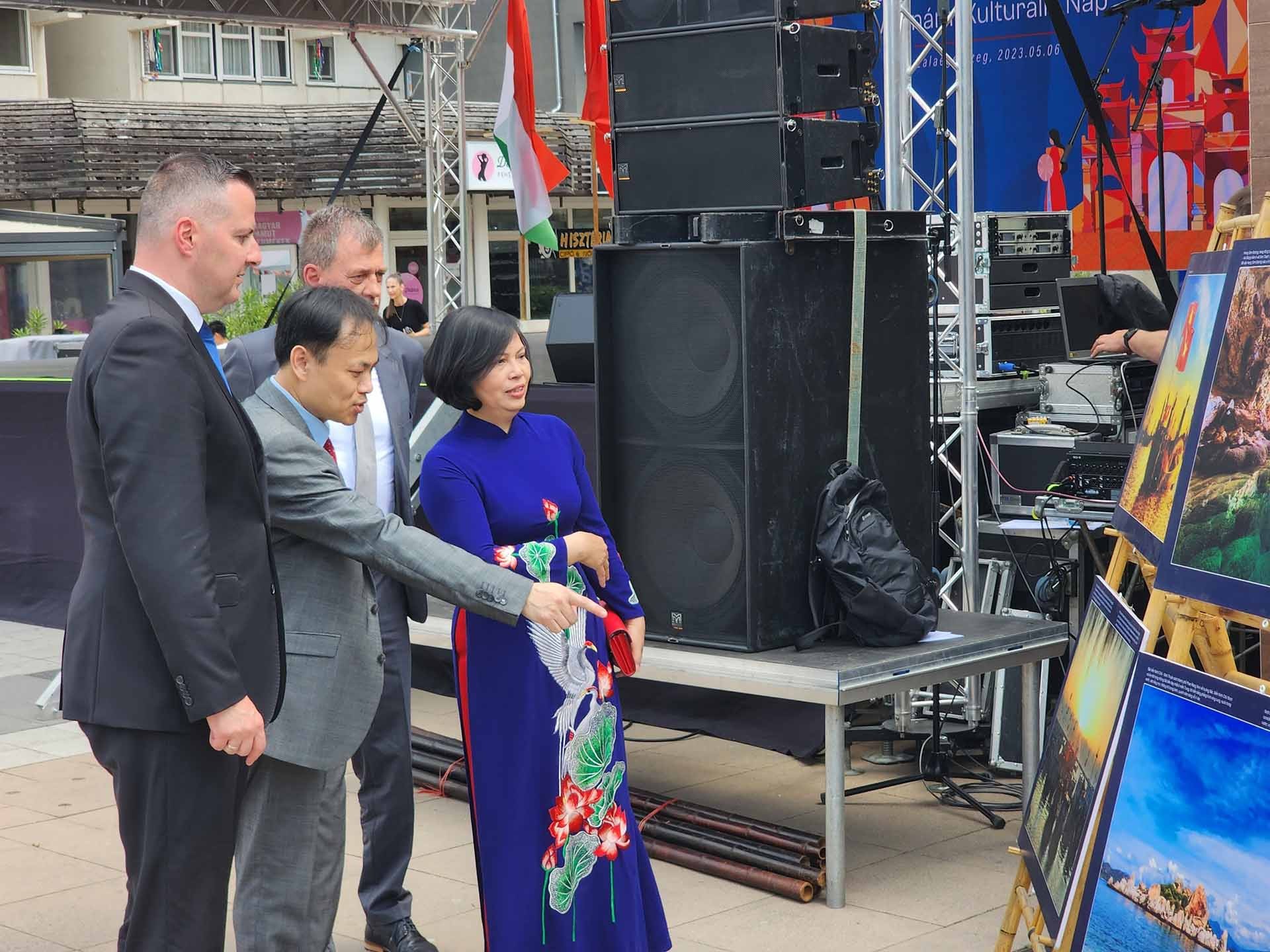 Giới thiệu tranh.