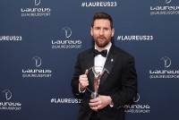 Messi nhận danh hiệu Nhân vật thể thao của năm, trở lại luyện tập cùng PSG