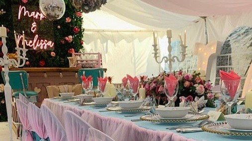 Đám cưới dễ thương, xinh xắn và tiết kiệm từ việc tái chế hàng phế liệu