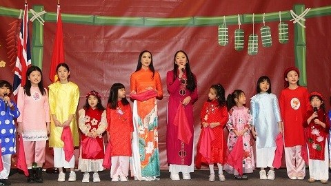 Một cộng đồng người Việt mạnh mẽ, đoàn kết và phát triển tại Anh