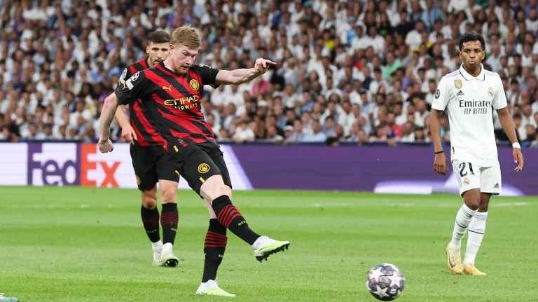 Real Madrid vs Man City: HLV Carlo Ancelotti 'phàn nàn' trọng tài về bàn gỡ hòa của Kevin de Bruyne