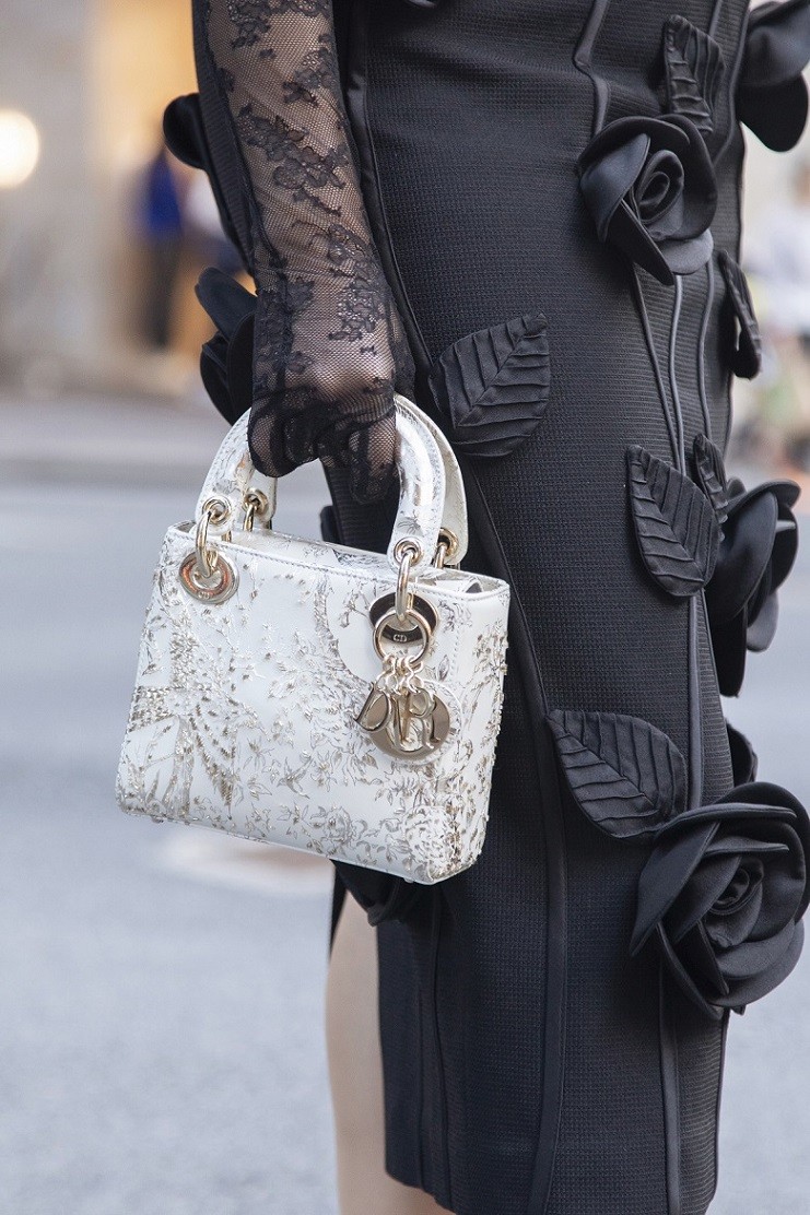 Diễn viên Diễm My cùng thói quen yêu thích mua sắm túi xách nhãn hàng Dior