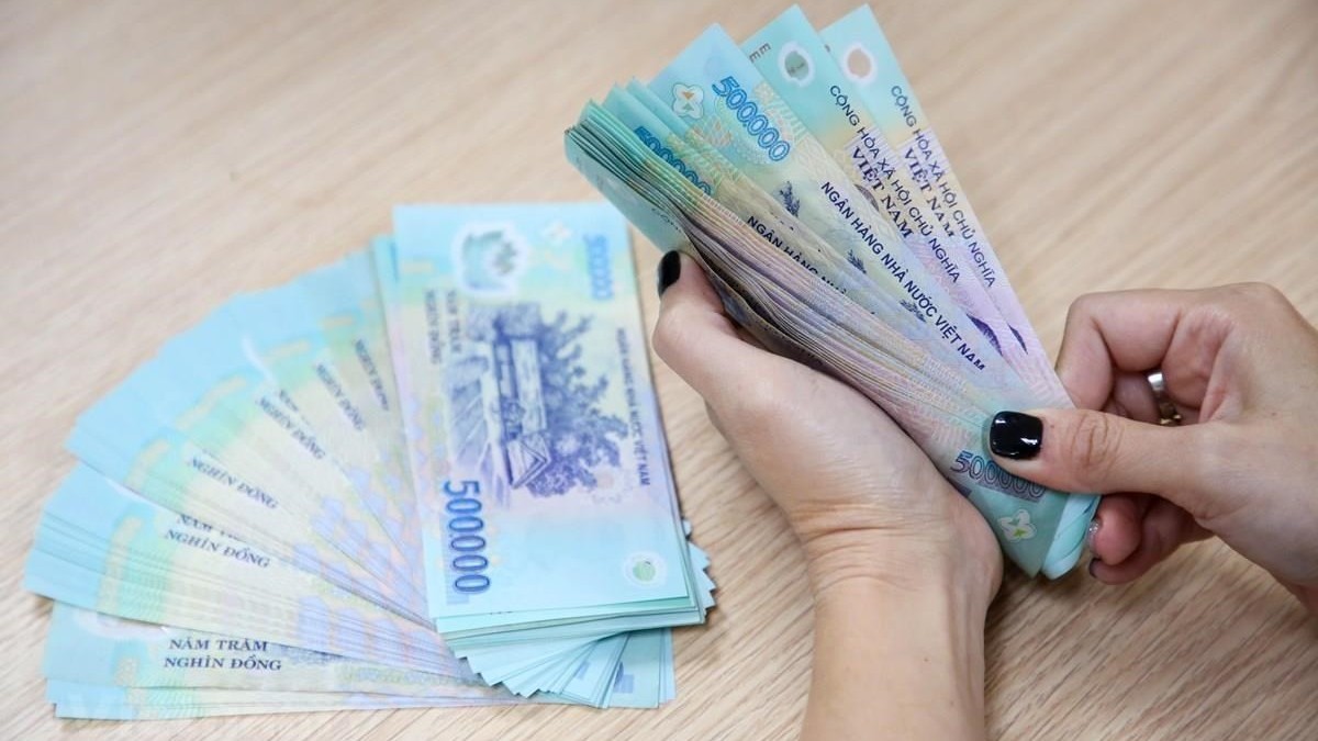 Đề nghị đãi ngộ cán bộ y tế cơ sở, nâng lương giáo viên