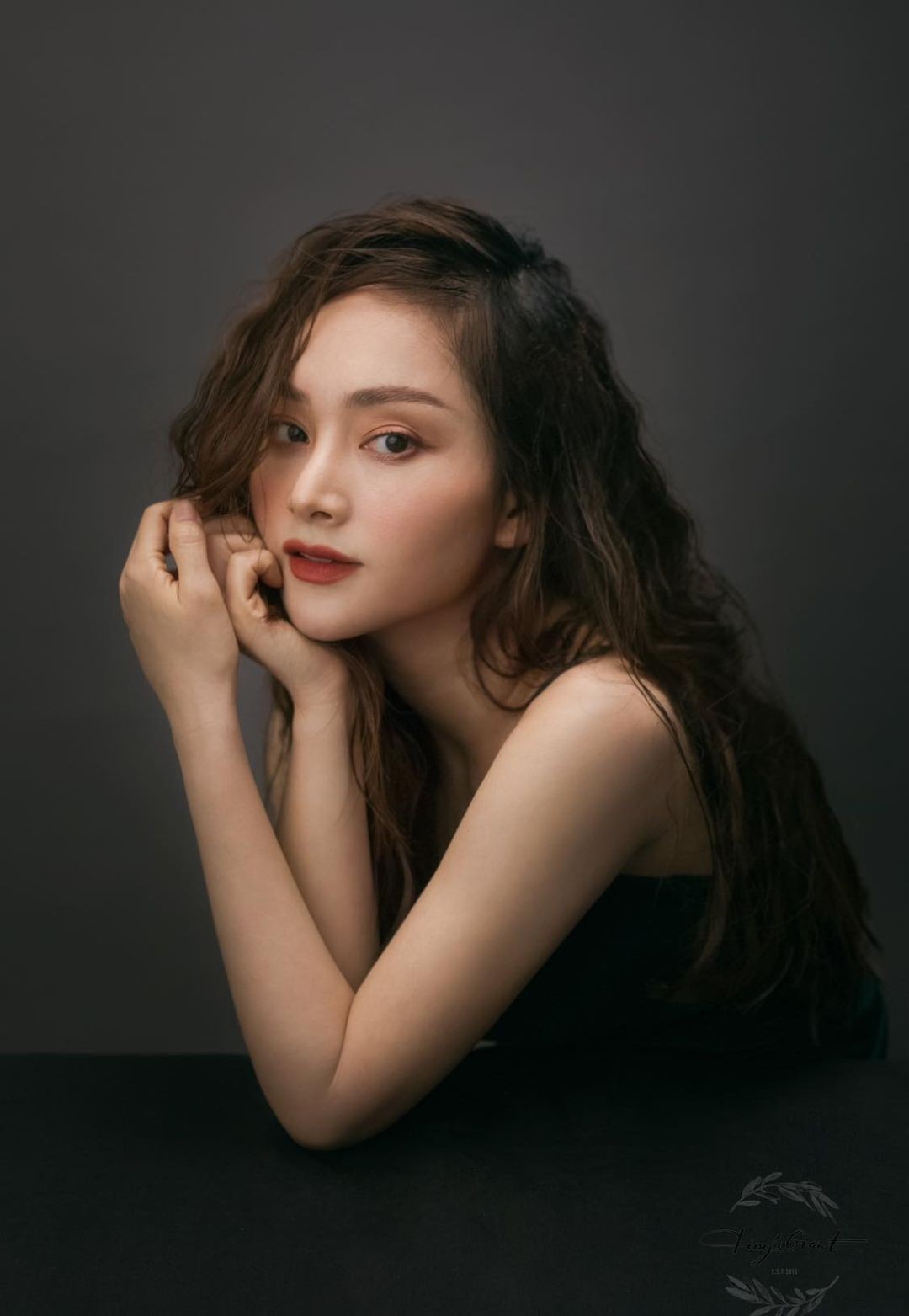 Sao Việt: Hòa Minzy đăng ảnh cổ vũ SEA Games, mạng xã hội phát sốt vì ảnh cũ của Diễm Hương và Việt Trinh Sao Việt: Hòa Minzy đăng ảnh cổ vũ SEA Games, mạng xã hội phát sốt vì ảnh cũ của Diễm Hương và Việt Trinh